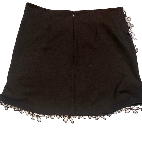 💥3/$40💥French Connection Floral Lace Mini Skirt Size 8 - Picture 4 of 5